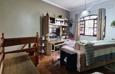 Imagem: A casa possui 3 Dormitórios, 2 Banheiros, 3 Vagas na garagem