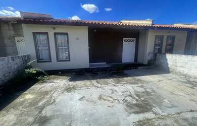 Imagem: A casa em condomínio possui 2 Dormitórios, 2 Banheiros e