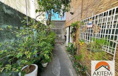 Imagem: A casa possui 3 Dormitórios, 4 Banheiros, 1 Vaga na garagem