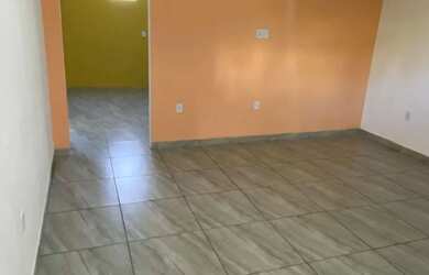 Imagem: A casa possui 2 Dormitórios, 2 Banheiros, 90m² de Área e