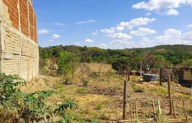 Imagem: O terreno possui 200m² de Área e está localizado em Morro