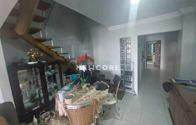 Imagem: A casa possui 3 Dormitórios, 3 Banheiros, 1 Vaga na garagem