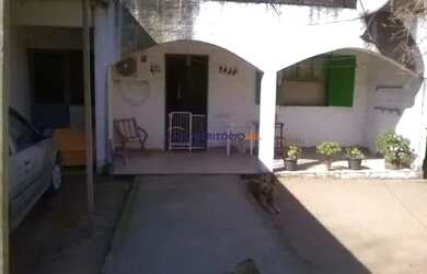 Imagem: A casa possui 5 Dormitórios, 4 Banheiros, 3 Vagas na garagem