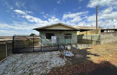 Imagem: A casa possui 2 Dormitórios, 1 Banheiro, 1 Vaga na garagem