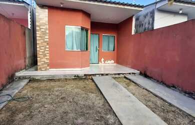 Imagem: A casa possui 3 Dormitórios, 3 Banheiros, 2 Vagas na garagem