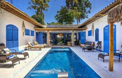 Imagem: A casa em condomínio possui 5 Dormitórios, 5 Banheiros, 3