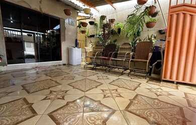 Imagem 4: Agio Valparaíso Casa 3Qtos Proximo ao Muro Verde e Amarelo Ceu Azul