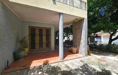Imagem: A casa possui 4 Dormitórios, 4 Banheiros, 1.800m² de Área