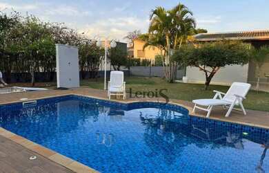 Imagem: A casa em condomínio possui 4 Dormitórios, 4 Banheiros, 5