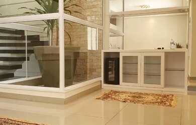 Imagem: A casa possui 3 Dormitórios, 3 Banheiros, 2 Vagas na garagem