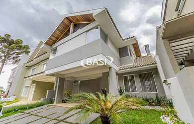 Imagem: A casa em condomínio possui 4 Dormitórios, 4 Banheiros, 2