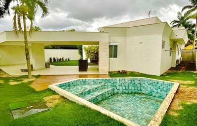 Imagem: A casa em condomínio possui 5 Dormitórios, 5 Banheiros, 4