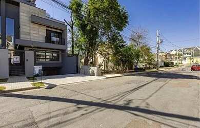 Imagem 2: Sobrado Luxuoso com 3 dormitórios à venda por R$ 2.999.999 - Santa Felicidade...