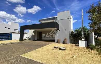 Imagem: A casa em condomínio possui 3 Dormitórios, 1 Banheiro, 600m²