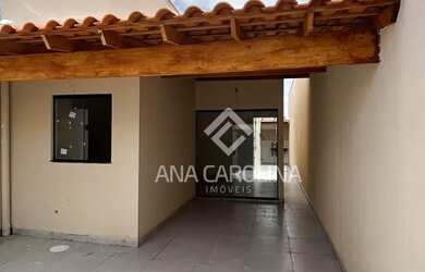 Imagem: A casa possui 2 Dormitórios, 1 Banheiro, 1 Vaga na garagem