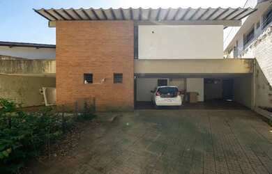 Imagem 16: Sobrado de 540 m² no Setor Sul, em frente à Clínica do Esporte