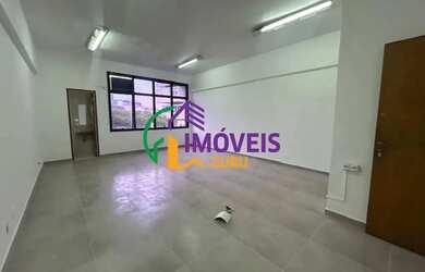 Imagem: O depósito para alugar possui 2 Vagas na garagem e 40m² de