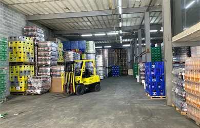 Imagem: O depósito possui 1 Vaga na garagem, 1.727m² de Área e está