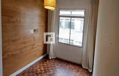 Imagem: O apartamento possui 3 Dormitórios, 1 Banheiro, 1 Vaga na garagem