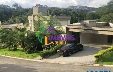 Imagem: A casa em condomínio possui 4 Dormitórios, 5 Banheiros, 3