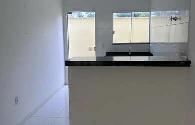 Imagem: A casa em condomínio para alugar possui 2 Dormitórios, 2 Banheiros