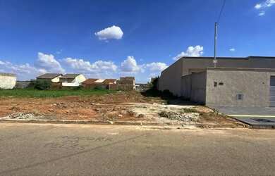 Imagem: O terreno possui 426m² de Área e está localizado em Parque