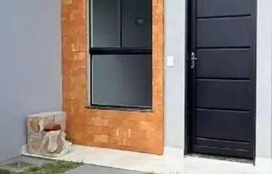 Imagem: A casa possui 2 Dormitórios, 2 Banheiros, 2 Vagas na garagem