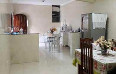 Imagem: A casa possui 4 Dormitórios, 3 Banheiros, 390m² de Área e