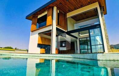 Imagem: A casa em condomínio possui 3 Dormitórios, 4 Banheiros, 3