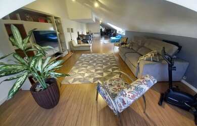 Imagem: A casa em condomínio possui 5 Dormitórios, 3 Banheiros, 4