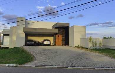 Imagem: A casa em condomínio possui 4 Dormitórios, 5 Banheiros, 5