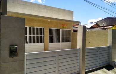 Imagem: A casa possui 2 Dormitórios, 2 Banheiros, 4 Vagas na garagem