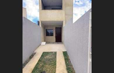 Imagem: A casa possui 2 Dormitórios, 2 Banheiros, 2 Vagas na garagem