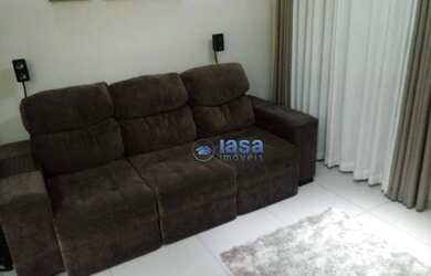 Imagem: O apartamento possui 3 Dormitórios, 1 Banheiro, 1 Vaga na garagem