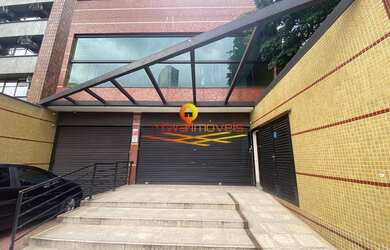 Imagem: O depósito possui 4 Vagas na garagem, 1.400m² de Área e