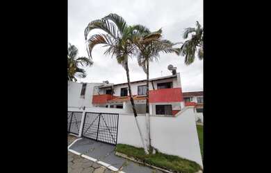 Imagem: A casa possui 3 Dormitórios, 3 Banheiros, 3 Vagas na garagem