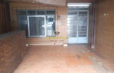 Imagem: A casa possui 2 Dormitórios, 2 Banheiros, 2 Vagas na garagem