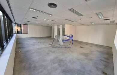 Imagem: O depósito possui 3 Vagas na garagem, 122m² de Área e está