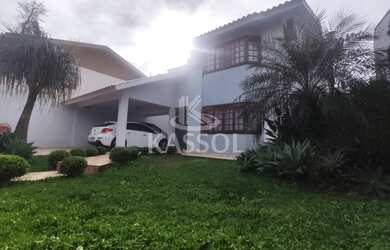 Imagem: A casa possui 2 Dormitórios, 3 Banheiros, 2 Vagas na garagem