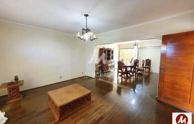 Imagem: O depósito possui 2 Vagas na garagem, 231m² de Área e está