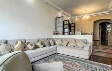 Imagem: A casa possui 3 Dormitórios, 5 Banheiros, 2 Vagas na garagem