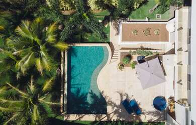 Imagem: A casa possui 4 Dormitórios, 5 Banheiros, 5 Vagas na garagem