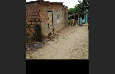 Imagem: A casa possui 2 Dormitórios, 1 Banheiro, 1 Vaga na garagem
