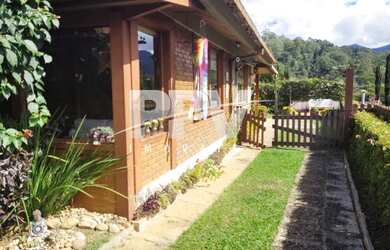 Imagem: A casa em condomínio possui 3 Dormitórios, 2 Banheiros, 2