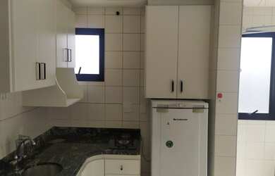 Imagem: O apartamento possui 1 Dormitório, 1 Banheiro, 1 Vaga na garagem