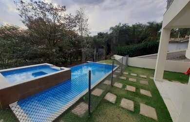 Imagem: A casa em condomínio possui 4 Dormitórios, 5 Banheiros, 4