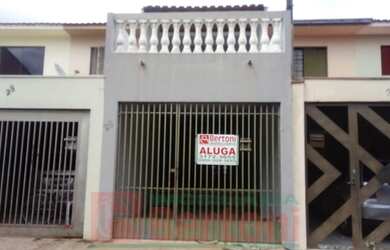 Imagem: A casa possui 2 Dormitórios, 1 Banheiro, 1 Vaga na garagem