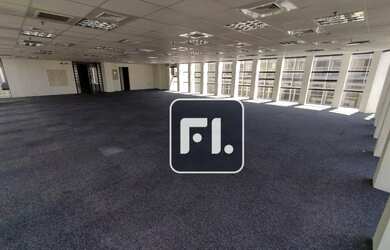 Imagem: O depósito possui 4 Vagas na garagem e 250m² de Área e está