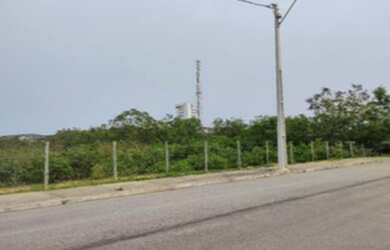 Imagem: O terreno está localizado em Granja Dos Cavaleiros, Macaé