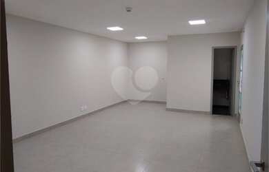 Imagem: O depósito possui 1 Vaga na garagem e 44m² de Área e está